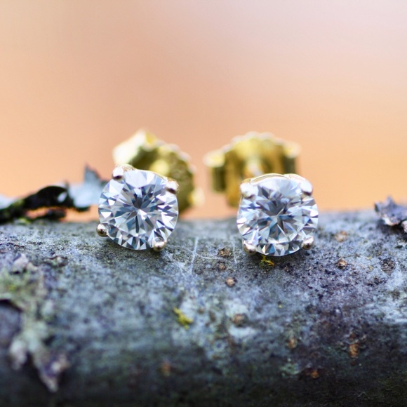 Certified 2 Carats Total Weight Moissanite Stud Earrings 14K Gold Vermeil - Picture 5 of 12